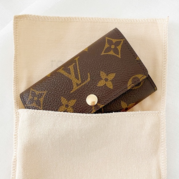❌SOLD❌NWT Louis Vuitton Key 6 Holder, M62630 - Picture 2 of 15